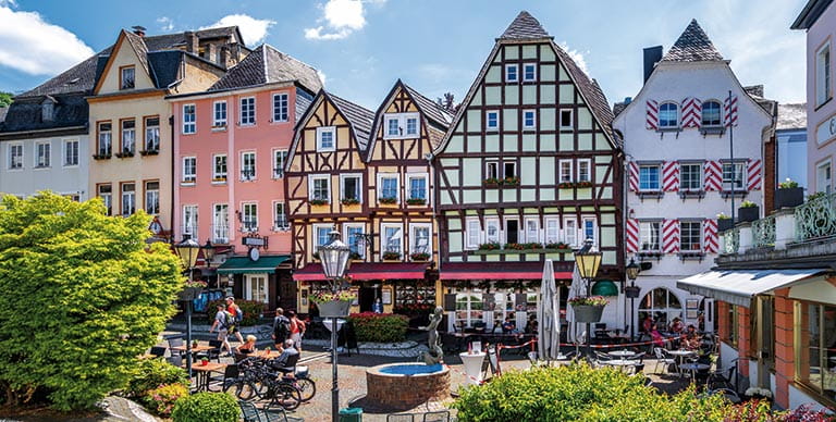 The pretty Castle Square of Linz Am Rhein